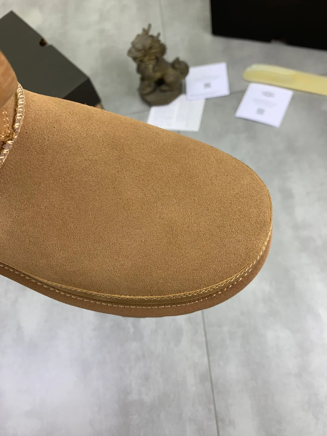 Men's men's shoes 💰P500 New top version UGG 2025 autumn and winter high-top new casual shoes new series Ansley Mules Fashionable and comfortable shallow flat slip-on casual loafers ✨ Classic suede cowhide with 10mm wool lining Insole suede collar Soft and comfortable ❤️ Decorated with UGG classic heat embossed brand logo on the back side Full texture Lightweight rubber sole Anti-slip, wear-resistant and comfortable Color: Black Brown Size: 39-45